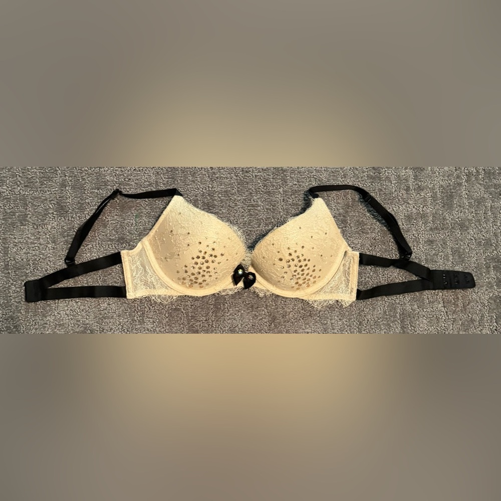 Victoria’s Secret Push-Up Bra Size 32C